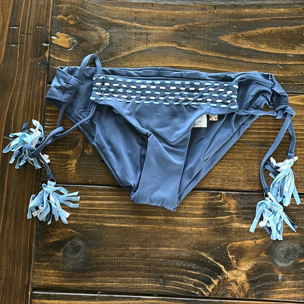 BECCA bikini bottoms - size xs